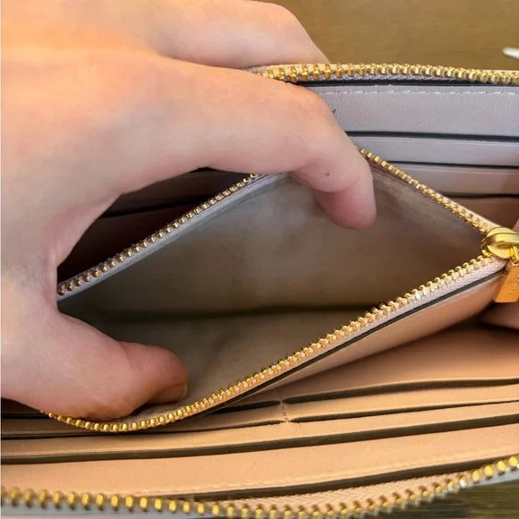 Tory Burch Quilted Blush Pink Leather Wallet - Picture 9 of 9